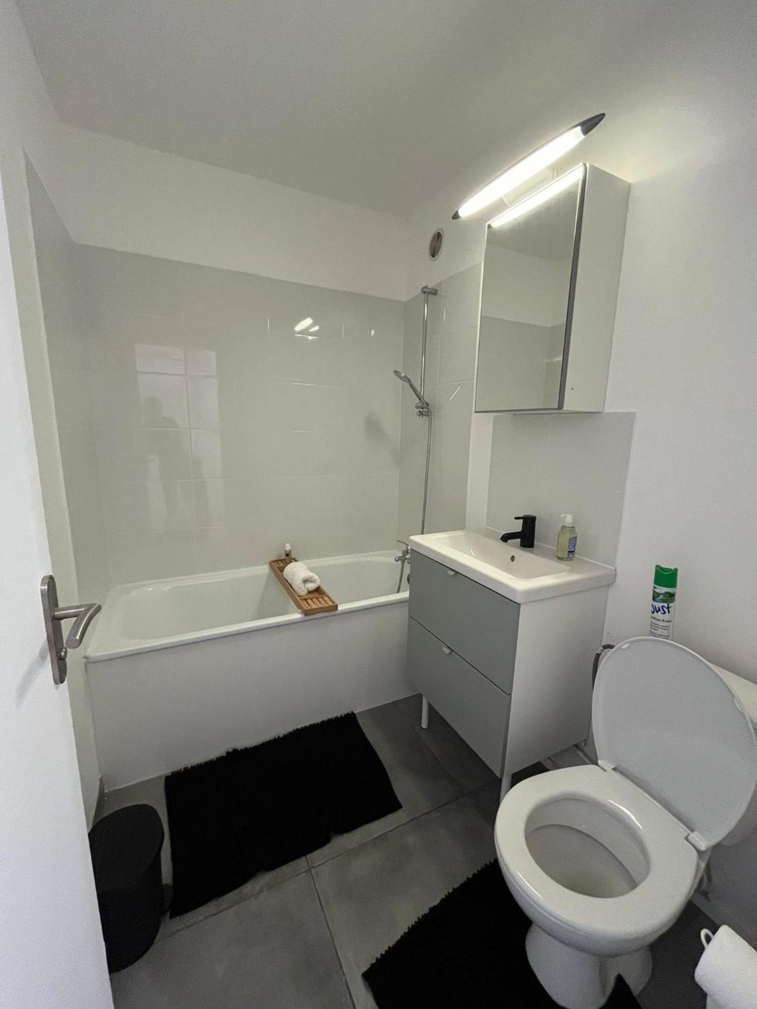 Appartement Le Montreuillois ! Parking Prive Et Metro A Proximite à Montreuil  Extérieur photo